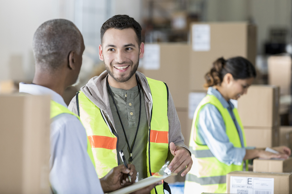 Pour trouver le bonheur, définissez bien vos ambitions et cherchez à contribuer à plusieurs niveaux à une ambiance de travail positive.