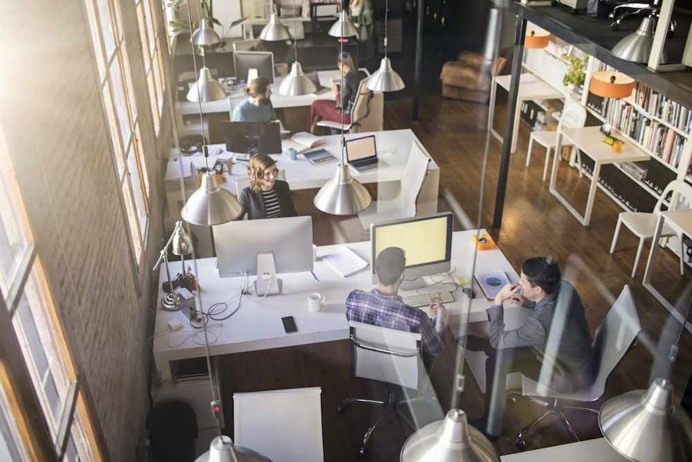 Pour les employeurs, l’économie d’énergie peut être un élément décisif pour réévaluer l’éclairage dans les bureaux.