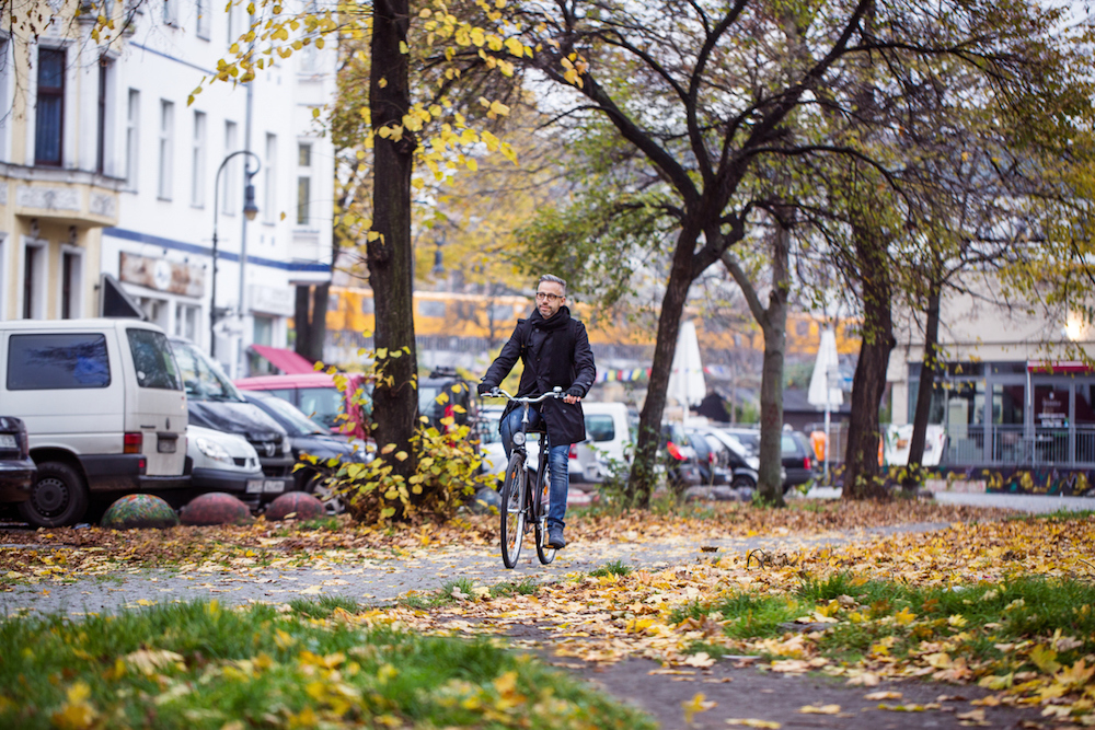 De ondergrond kan glibberig zijn door herfstbladeren of glad door regen en vorst