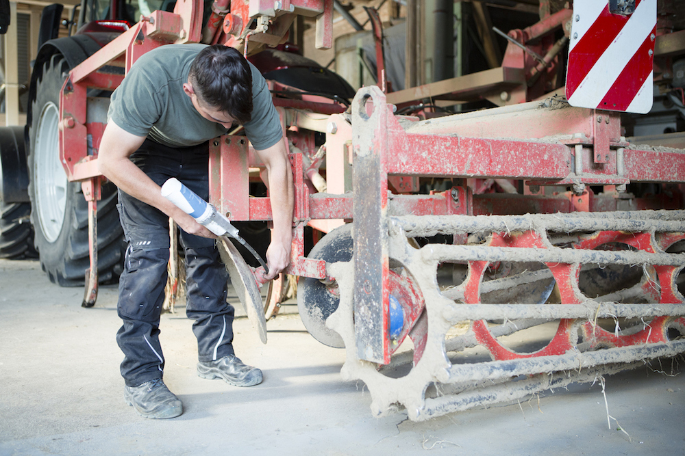 Utilisez la fiche d'instructions de sécurité pour l'entretien des machines agricoles.