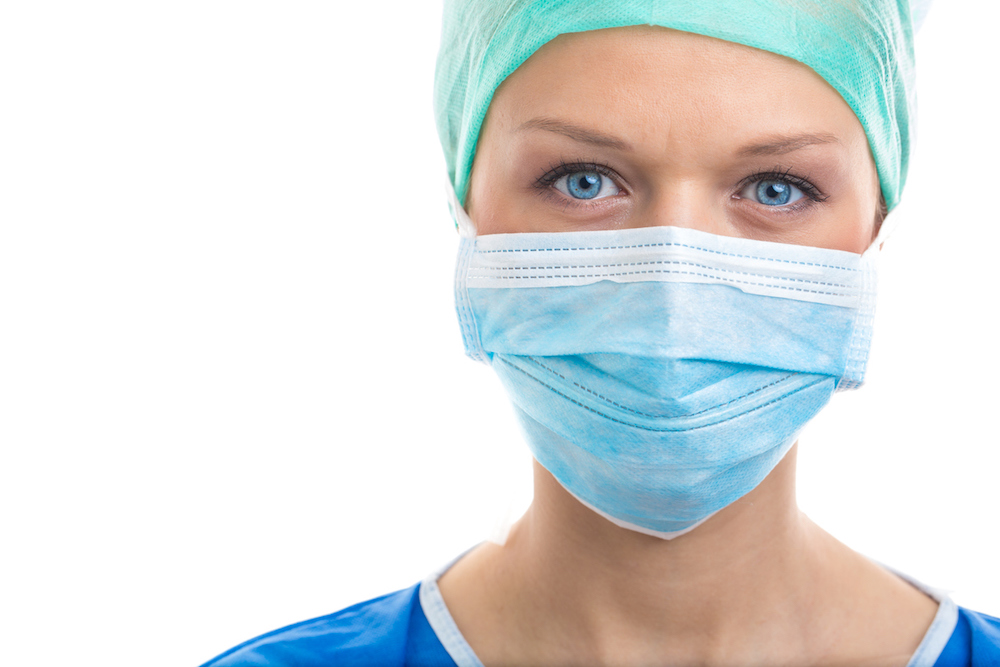 Een chirurgisch mond-neusmasker, is een dun masker dat los tegen het aangezicht zit.