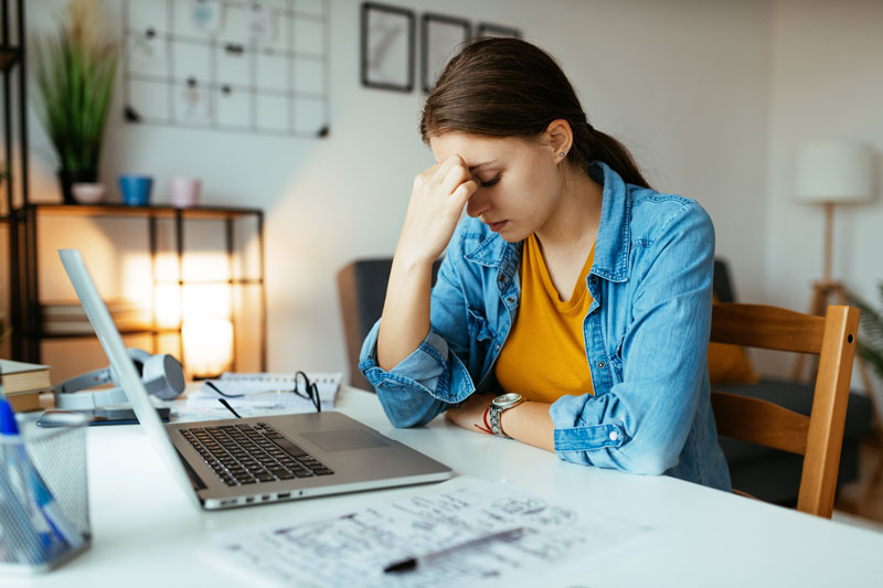 vrouw met computerstress