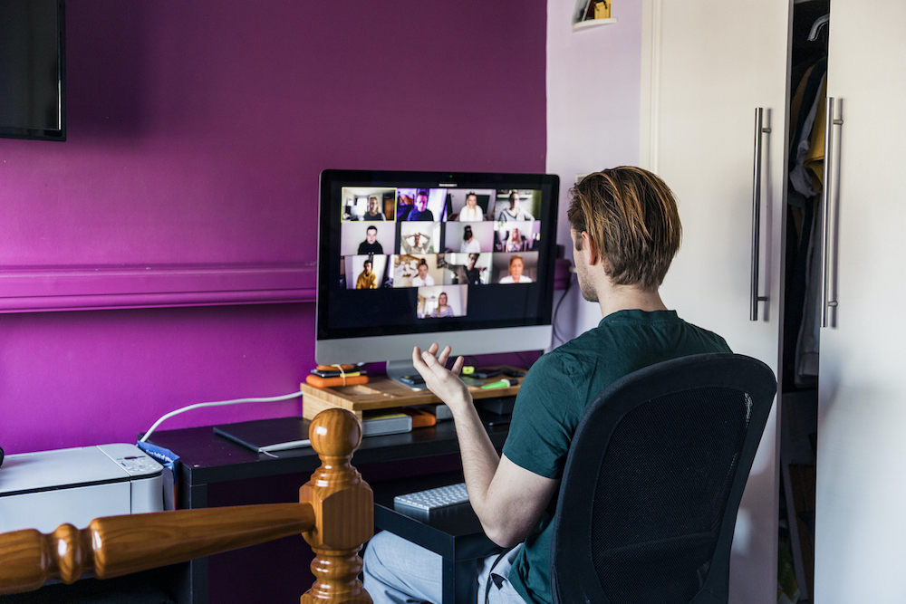 Het is minstens even belangrijk om na te denken over de manier waarop mensen tijdens het telewerk mentaal en fysiek fit kunnen blijven.
